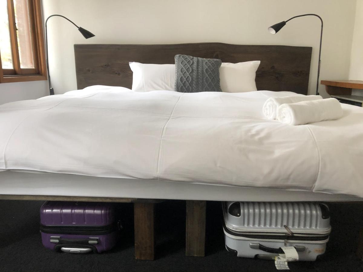 The Joint Bed & Breakfast Hakuba Bagian luar foto